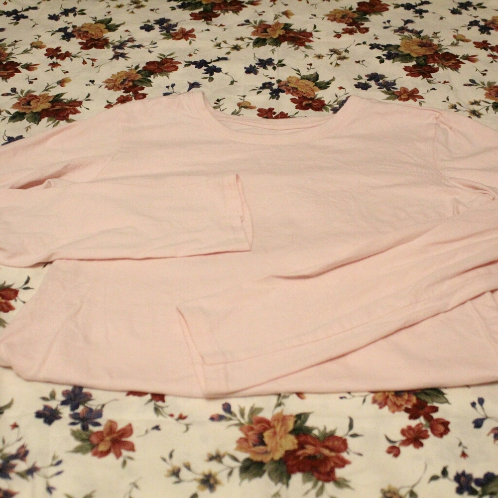 long-sleeved shirt🌿 $5 add-on
